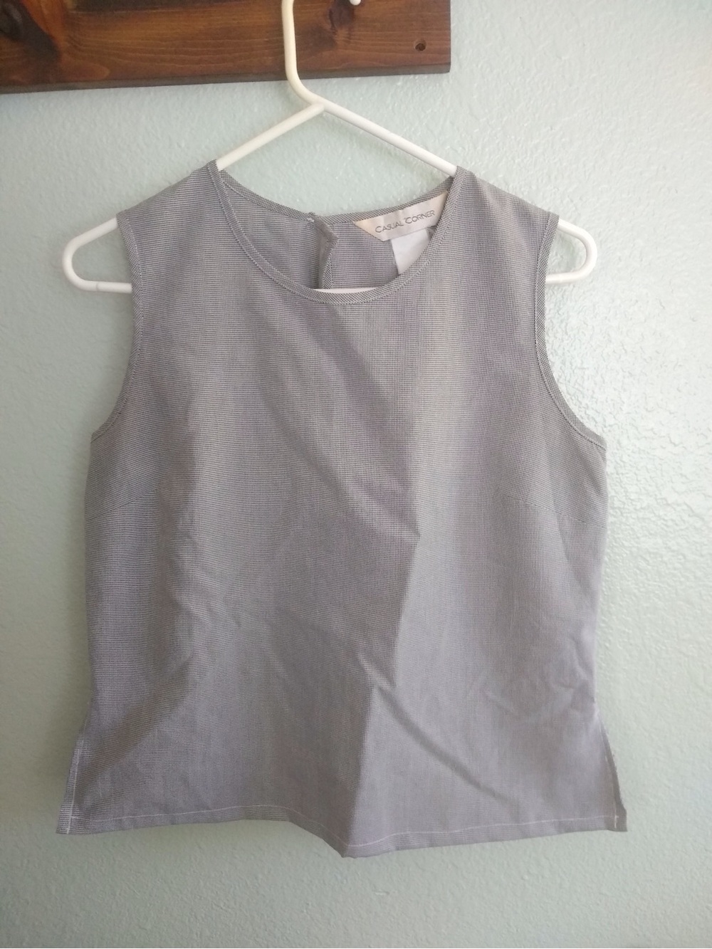 Vintage Casual Corner Light Black and White subtle Patterned Sleeveless Tank Top